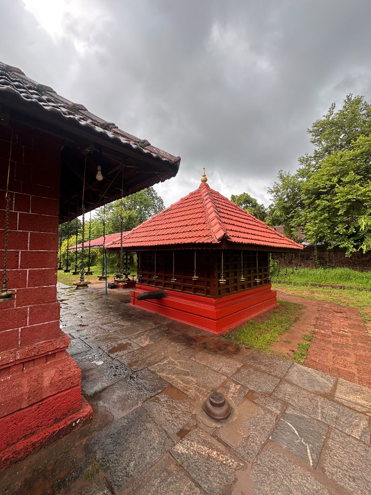 Poothali