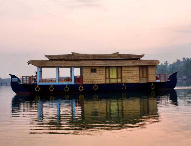 Romantic Monsoon Houseboat Cruise in North Kerala