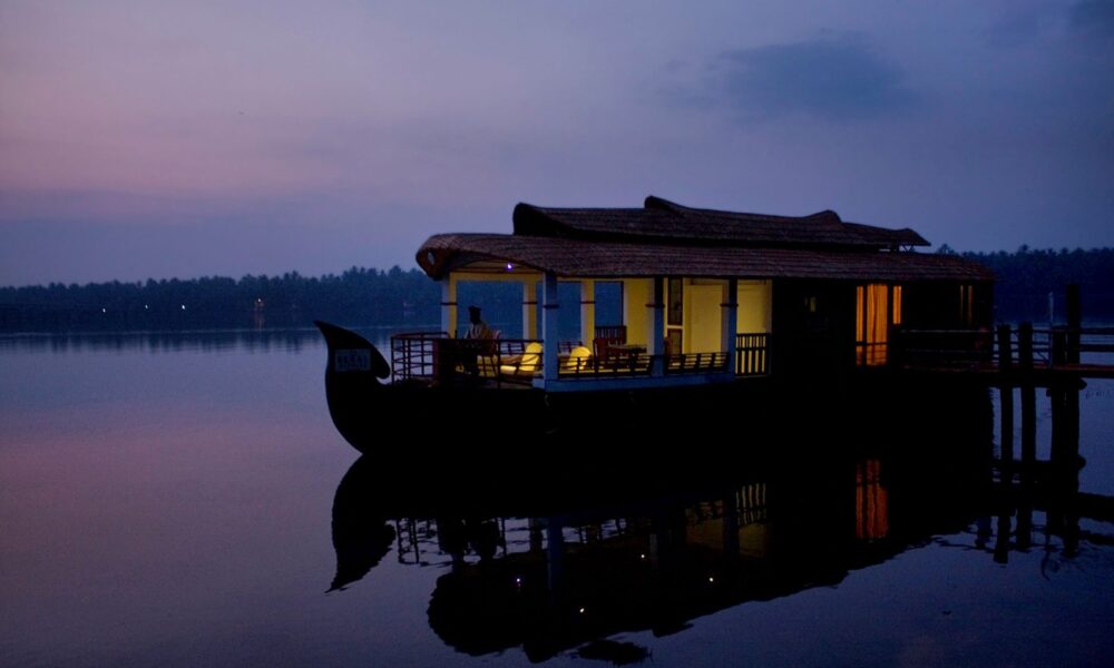 Monsoon Houseboat